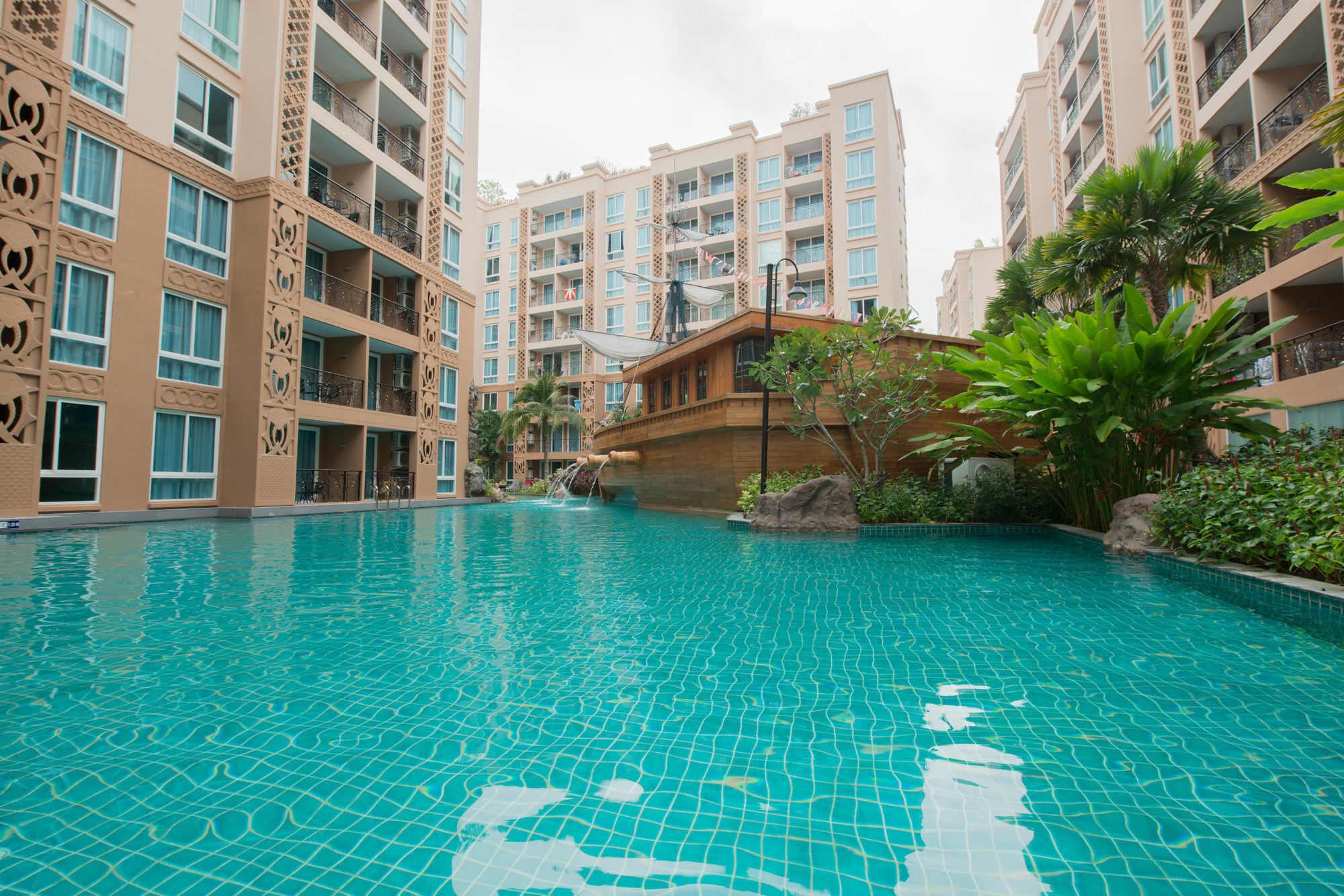 Atlantis Pattaya High Service Jomtien Beach Eksteriør billede